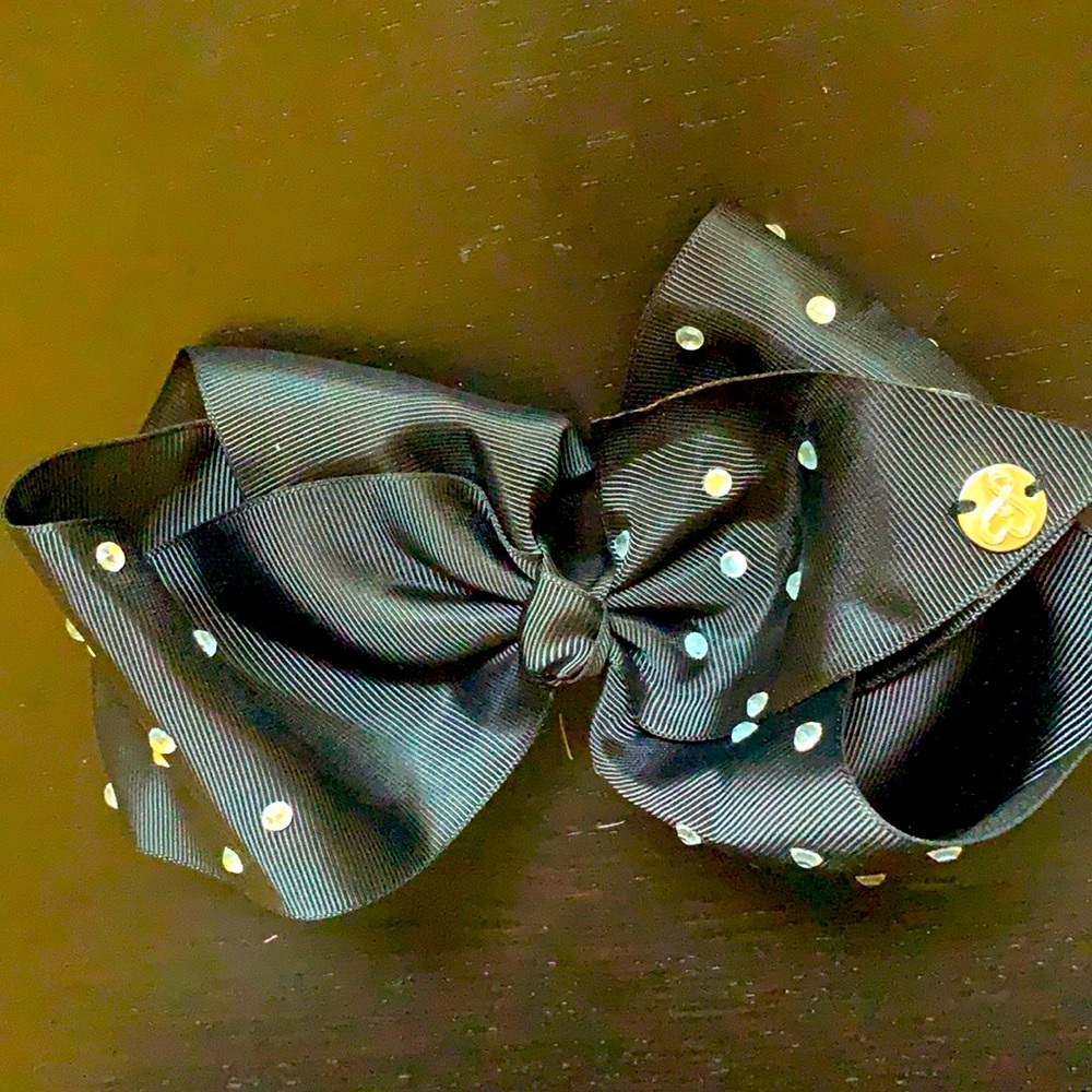 Bow with studs